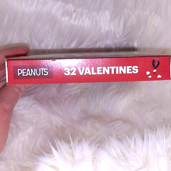 SOLD🆕️32 Peanuts Valentine Cards  NWT - Picture 3 of 7
